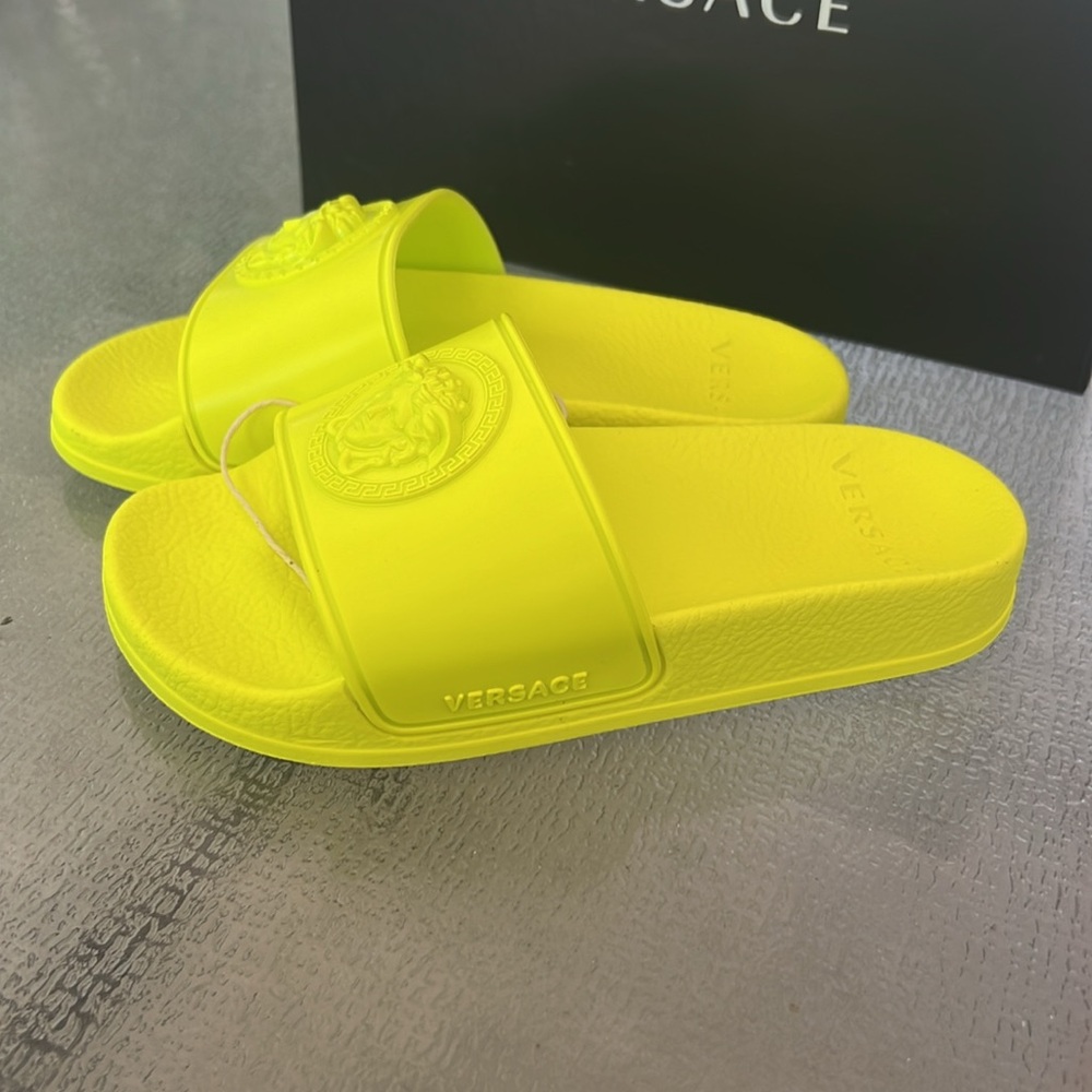 Versace Medusa Kids Sliders - Picture 3 of 9